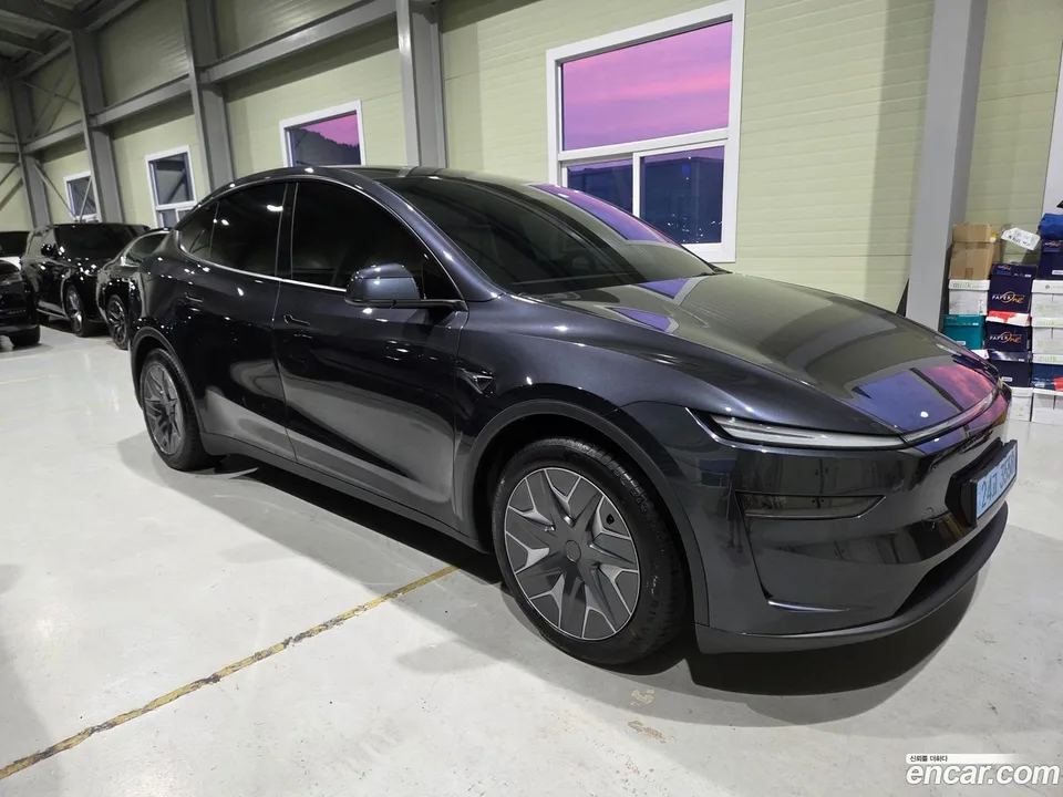 Tesla Model Y L AWD 2026 — photo 1, buy with delivery to Moscow