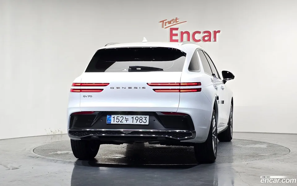 Genesis GV70 2.5T 2WD 2025 — thumbnail 4