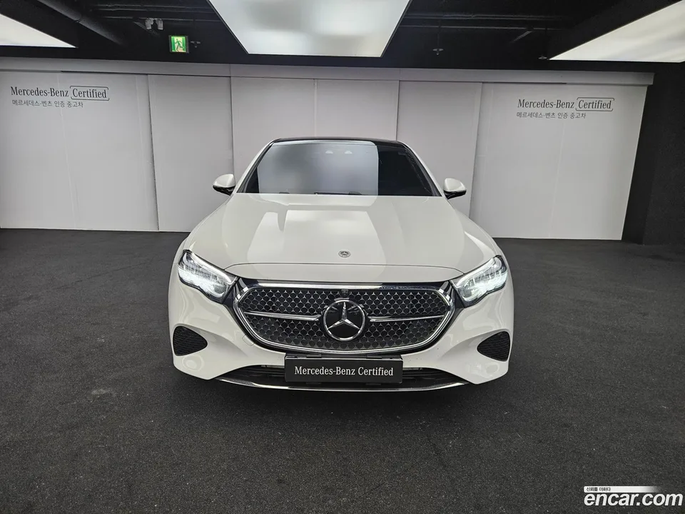 Mercedes-Benz E-Class E200 2026 — thumbnail 3