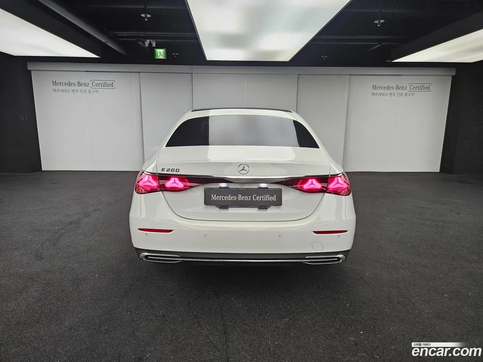 Mercedes-Benz E-Class E200 2026 — thumbnail 4