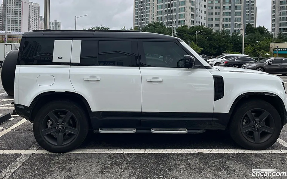 Land Rover Defender 110 P300 X- SE 2022 — thumbnail 4
