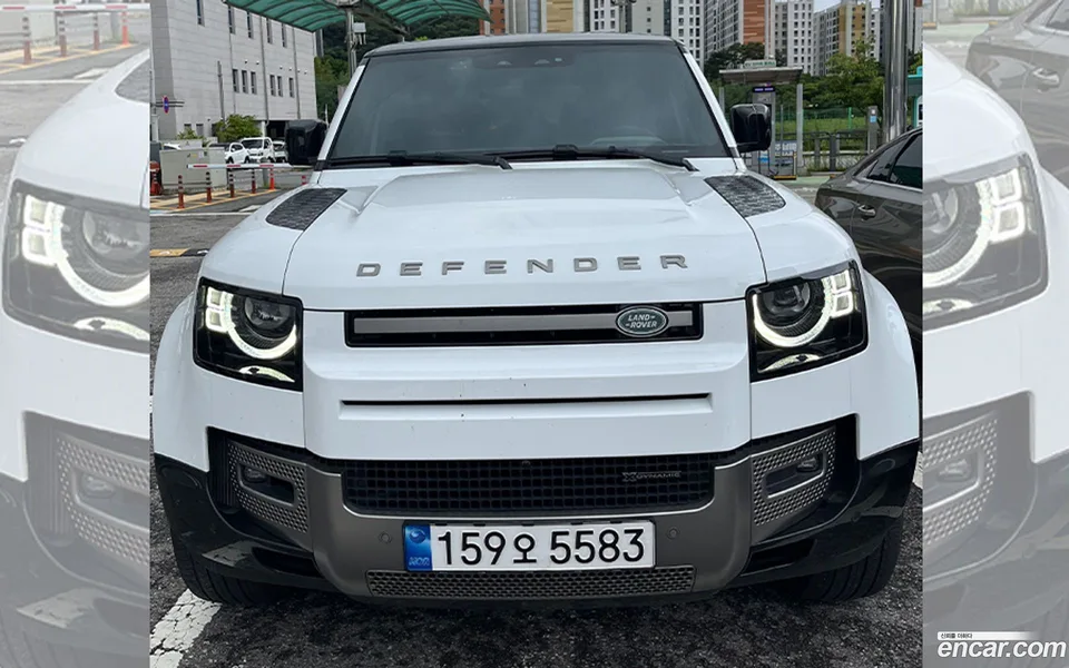 Land Rover Defender 110 P300 X- SE 2022 — photo 1, buy with delivery to Moscow