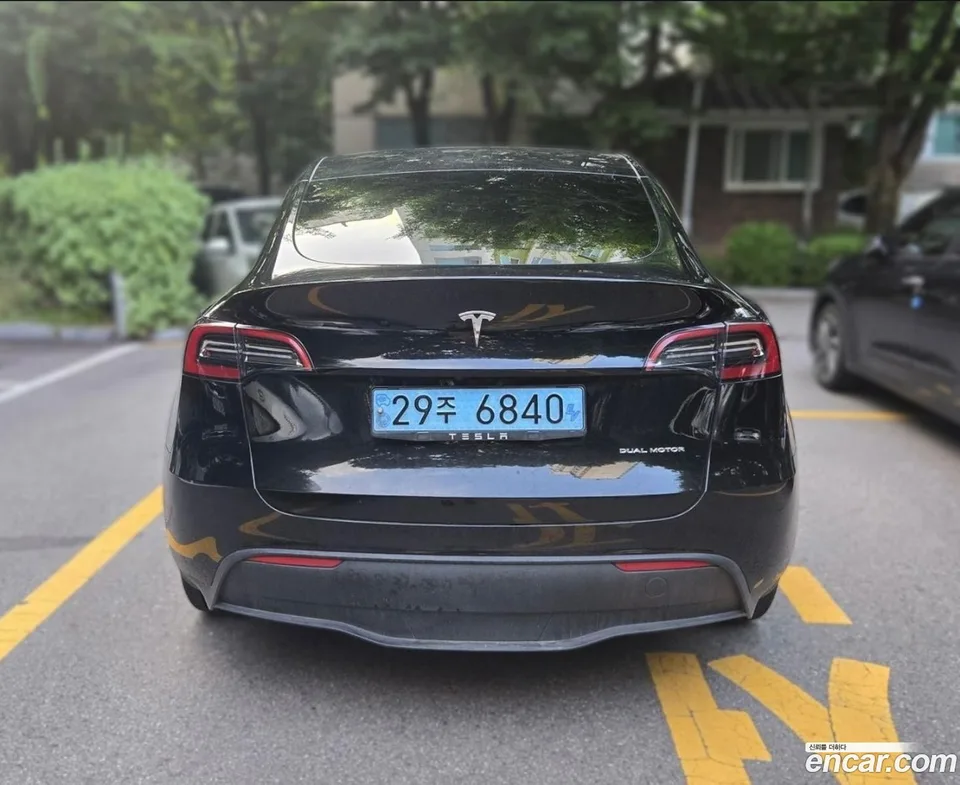 Tesla Model Y AWD 2023 — thumbnail 3