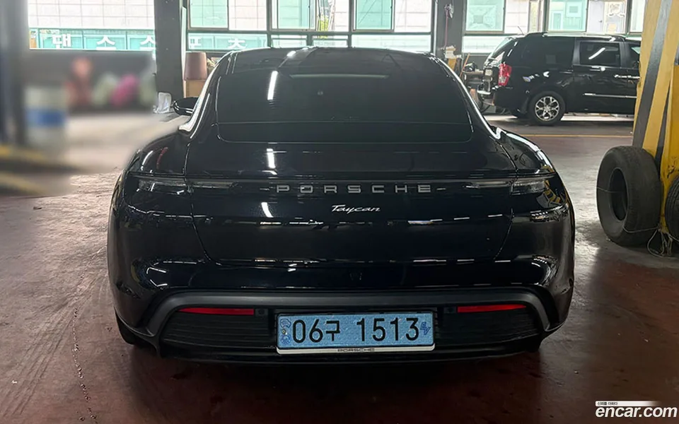 Porsche Taycan 2023 — thumbnail 2
