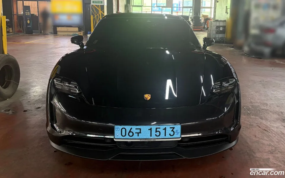 Porsche Taycan 2023 — photo 1, buy with delivery to Moscow