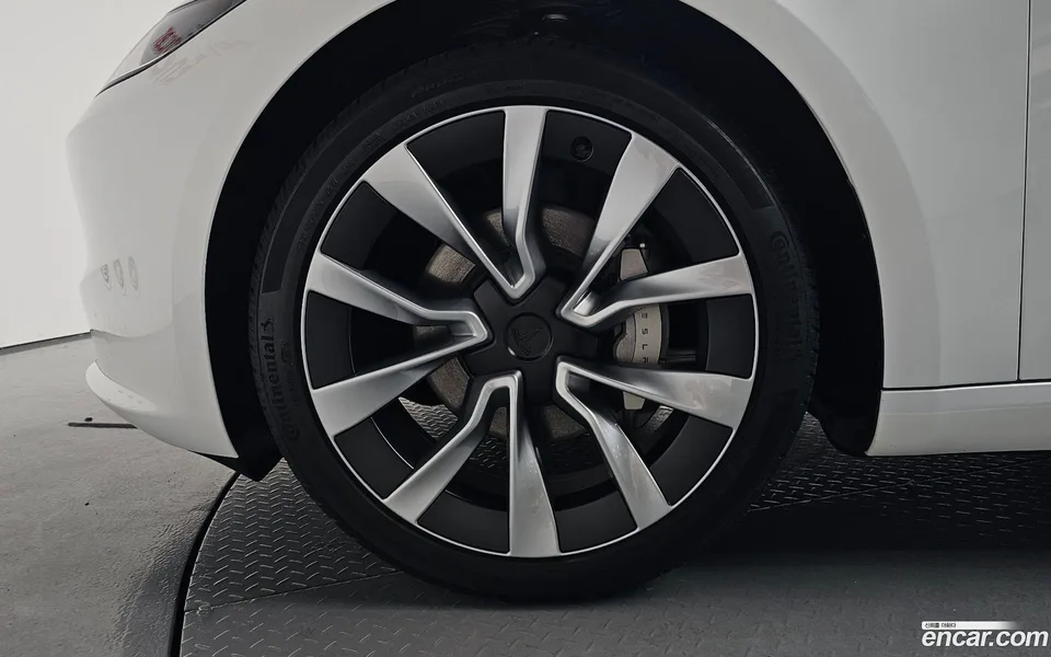 Tesla Model 3 RWD 2025 — thumbnail 2