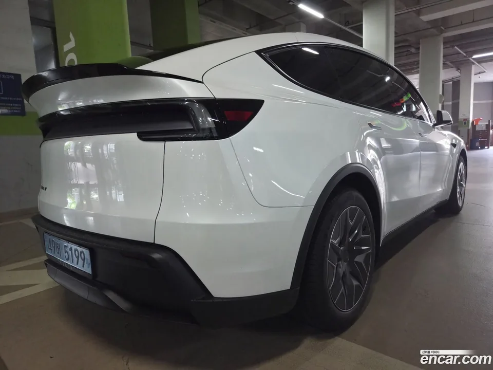 Tesla Model Y L AWD 2026 — thumbnail 3