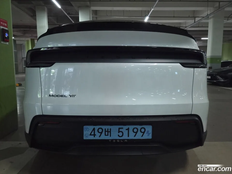 Tesla Model Y L AWD 2026 — thumbnail 5