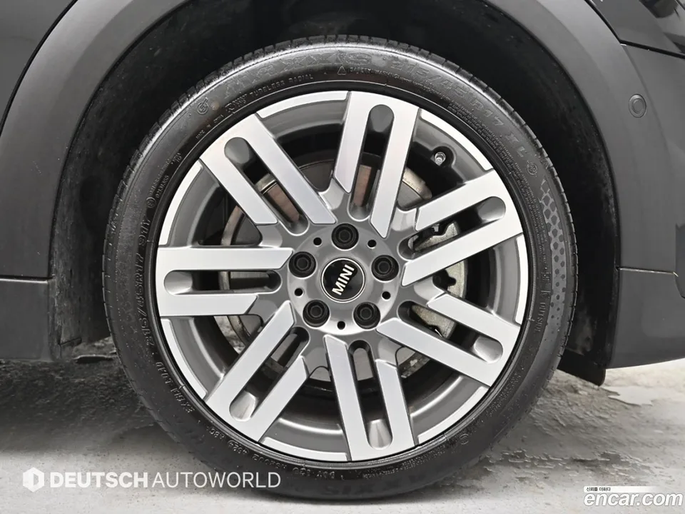 MINI Cooper C 5 2025 — thumbnail 2