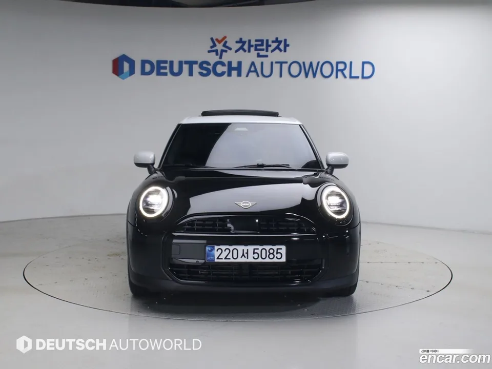 MINI Cooper C 5 2025 — thumbnail 3