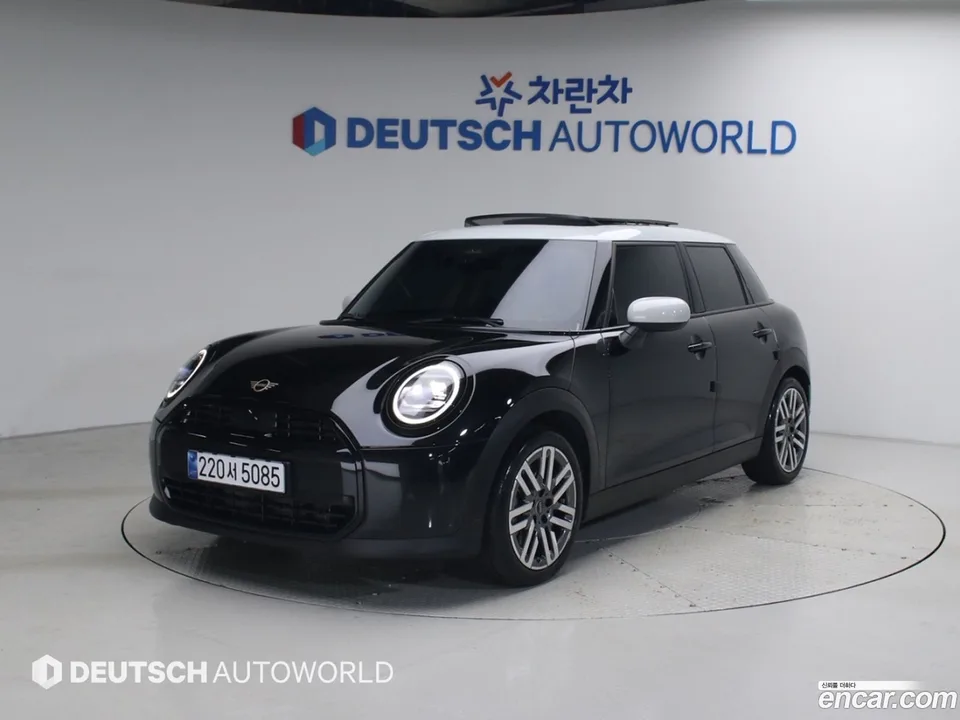 MINI Cooper C 5 2025 — photo 1, buy with delivery to Moscow