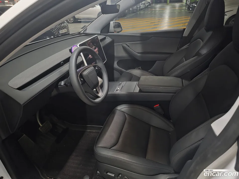Tesla Model Y RWD 2025 — миниатюра 2
