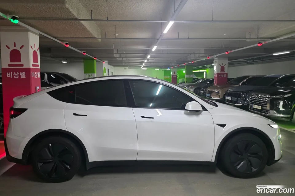 Tesla Model Y RWD 2025 — миниатюра 3