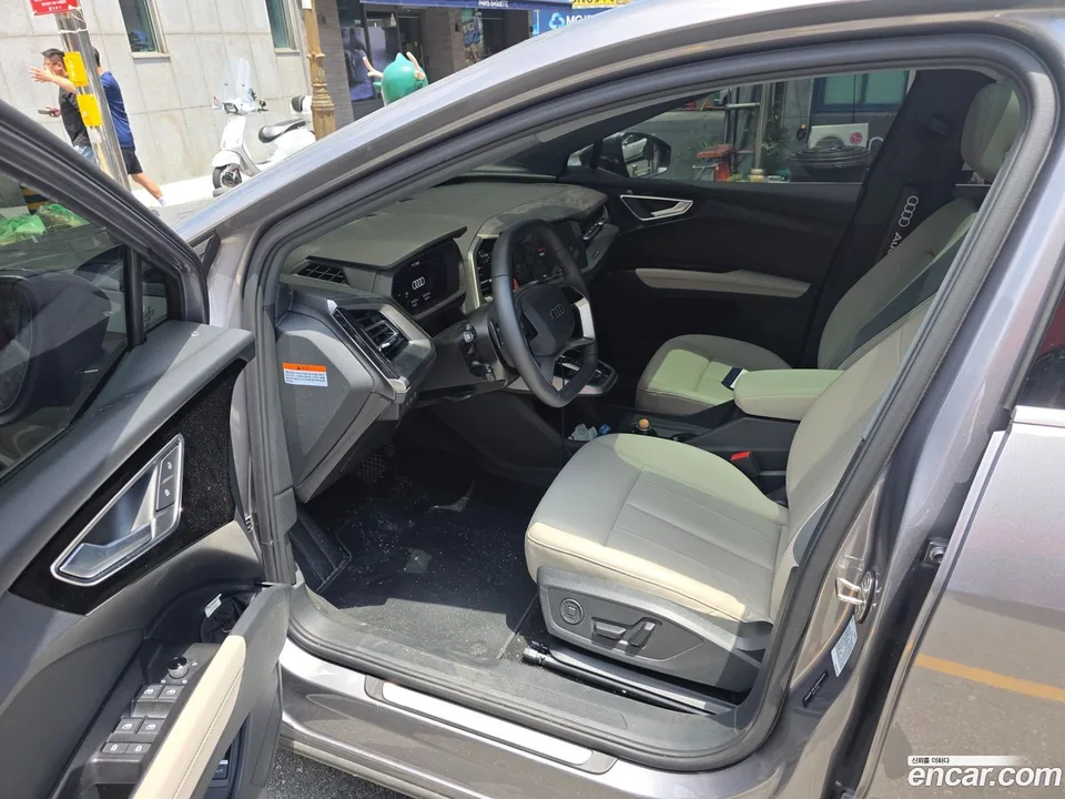 Audi Q4 e-tron 45 2025 — миниатюра 3