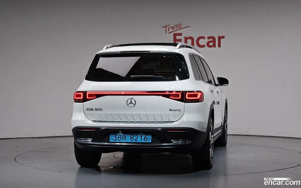 Mercedes-Benz EQB EQB300 4MATIC 2022 — thumbnail 4