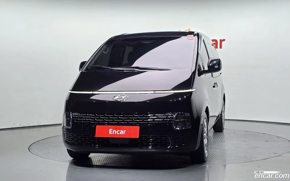 Hyundai Staria L3.5 5 2023 — thumbnail 3
