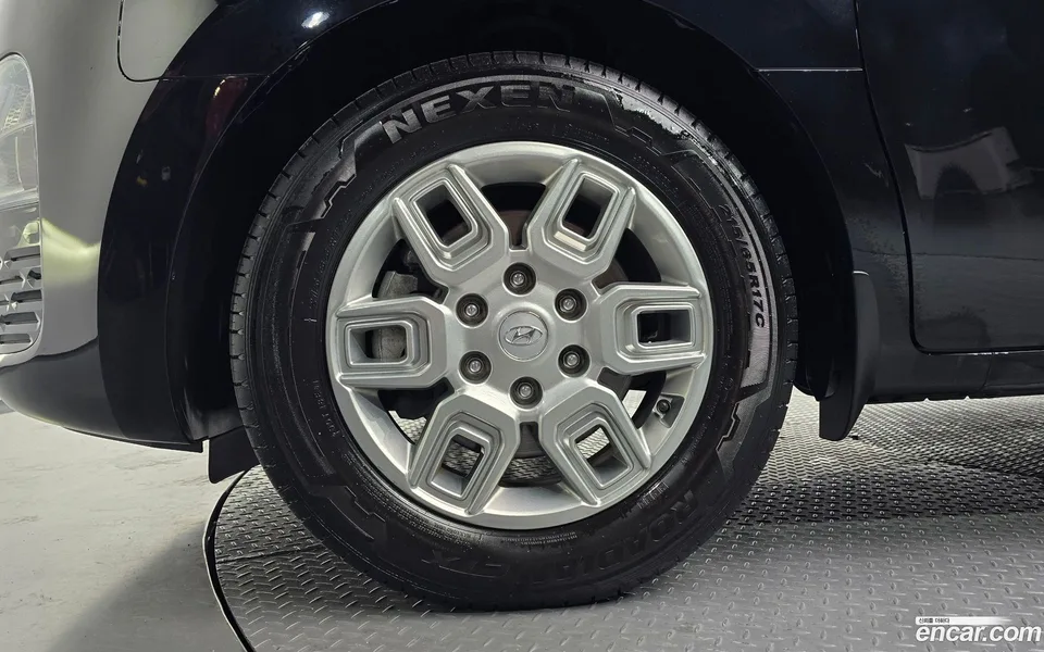 Hyundai Staria L3.5 5 2023 — thumbnail 5