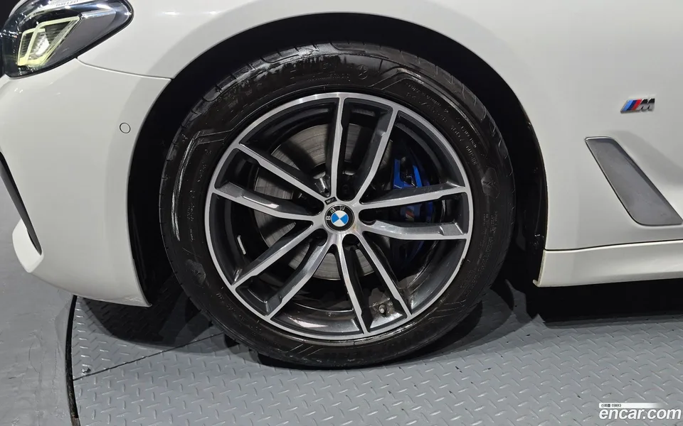 BMW 5 Series 520i M 2022 — thumbnail 2