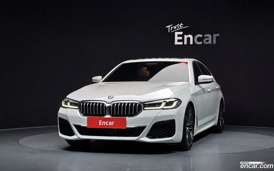BMW 5 Series 520i M 2022 — thumbnail 3