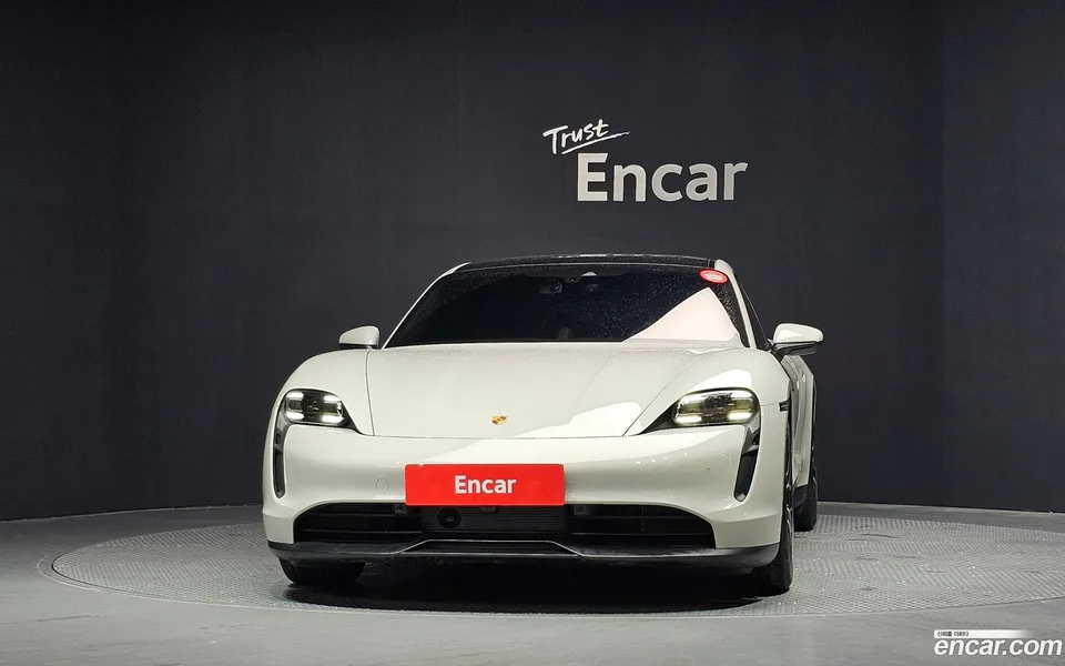 Porsche Taycan 2023 — миниатюра 3