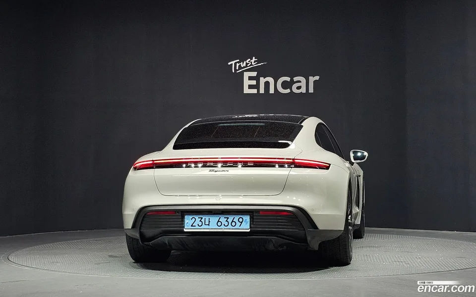Porsche Taycan 2023 — миниатюра 4