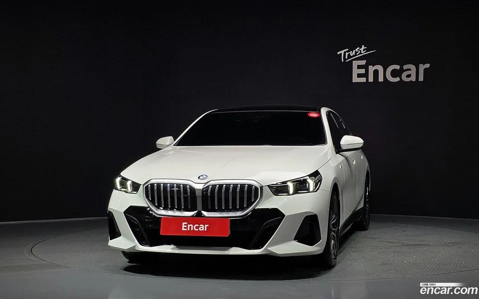BMW 5 Series 520i M 2025 — thumbnail 3