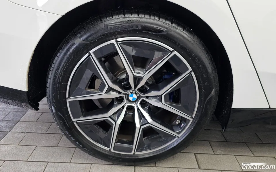 BMW 5 Series 520i M 2025 — thumbnail 5