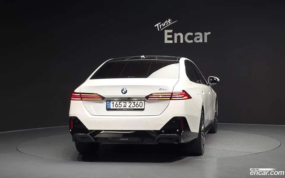 BMW 5 Series 520i M 2024 — thumbnail 4