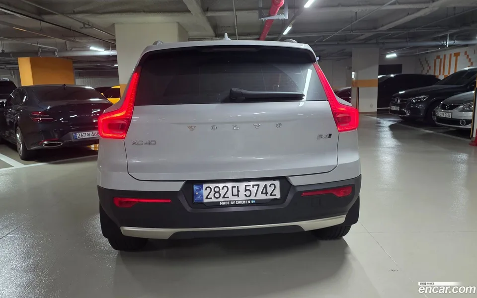 Volvo XC40 B4 2022 — thumbnail 4