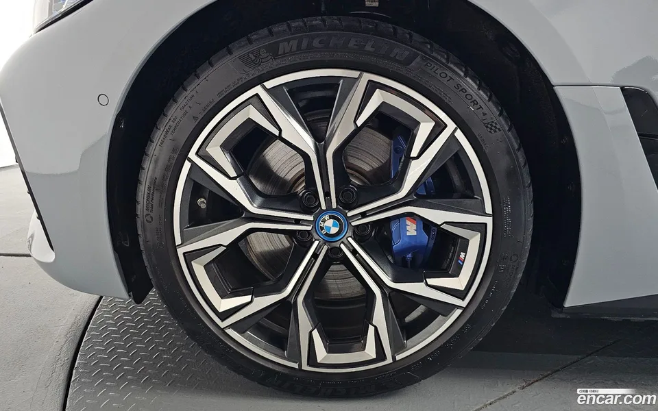 BMW i4 eDrive40 M 2023 — thumbnail 2