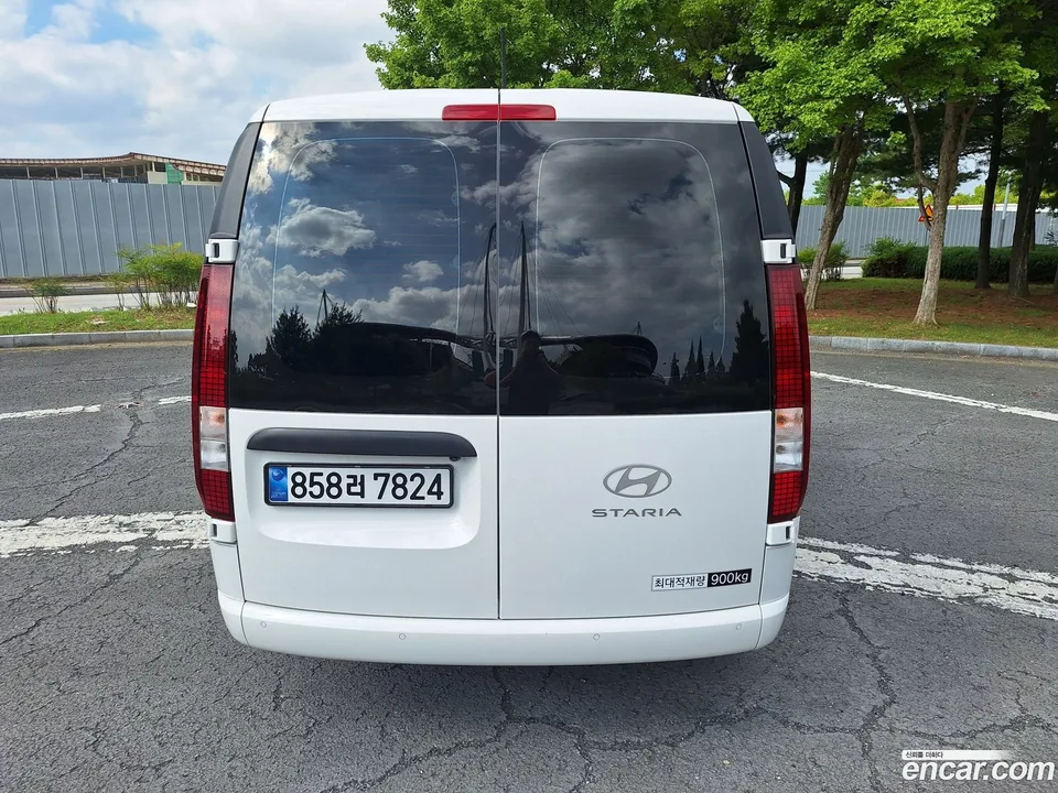 Hyundai Staria HEV 1.6 3 2025 — thumbnail 2