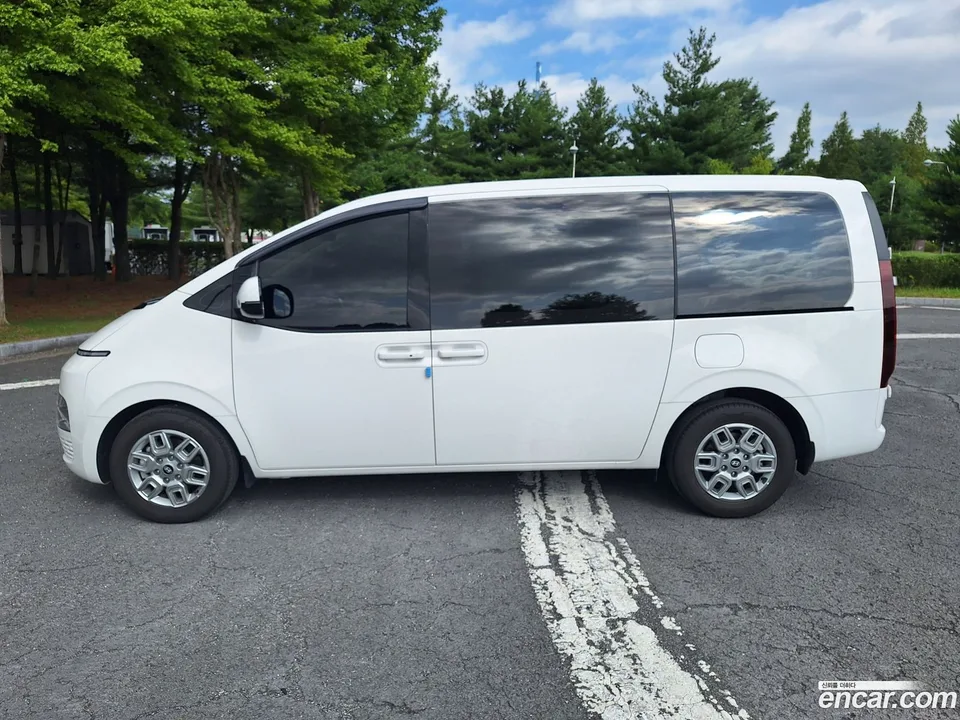 Hyundai Staria HEV 1.6 3 2025 — thumbnail 3