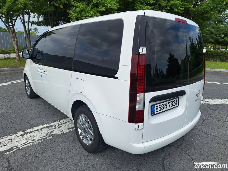 Hyundai Staria HEV 1.6 3 2025 — thumbnail 4