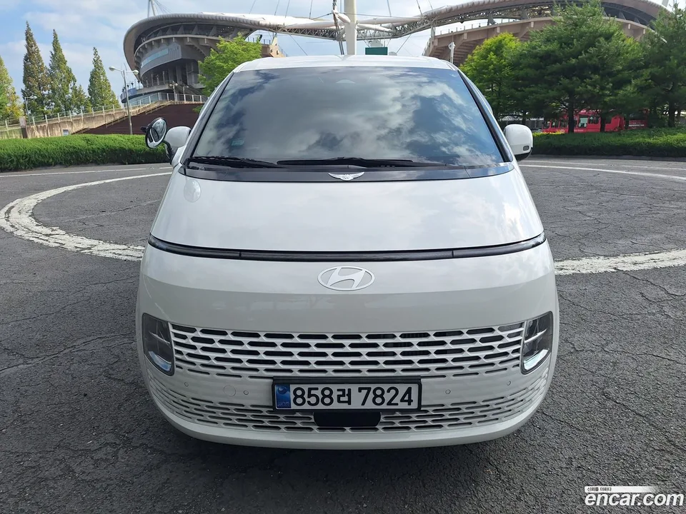 Hyundai Staria HEV 1.6 3 2025 — photo 1, buy with delivery to Moscow