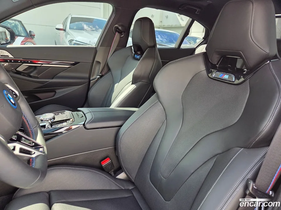 BMW i5 M60 xDrive 2025 — thumbnail 2