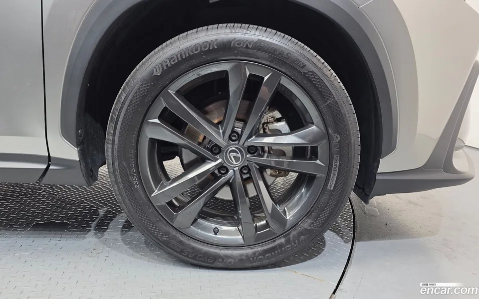 Lexus NX 350h 2025 — thumbnail 2
