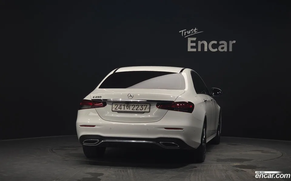 Mercedes-Benz E-Class E250 AMG Line 2022 — thumbnail 4