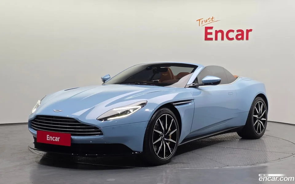 Aston Martin DB11 2022