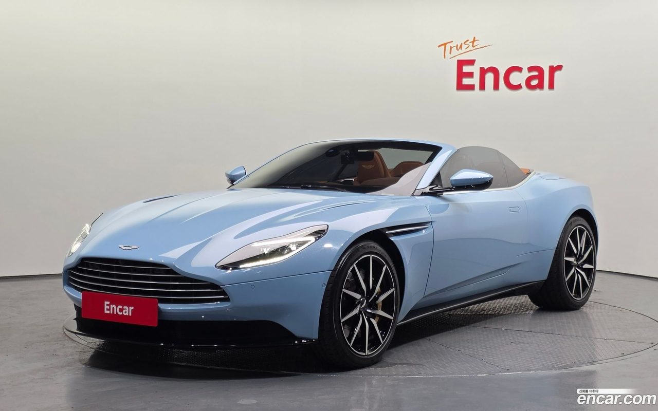 Aston Martin DB11 2022