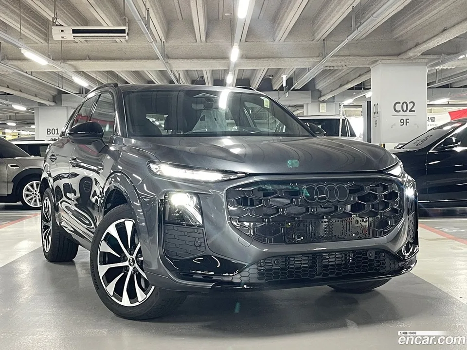 Audi Q3 TFSI S Line 2026 — photo 1, buy with delivery to Moscow