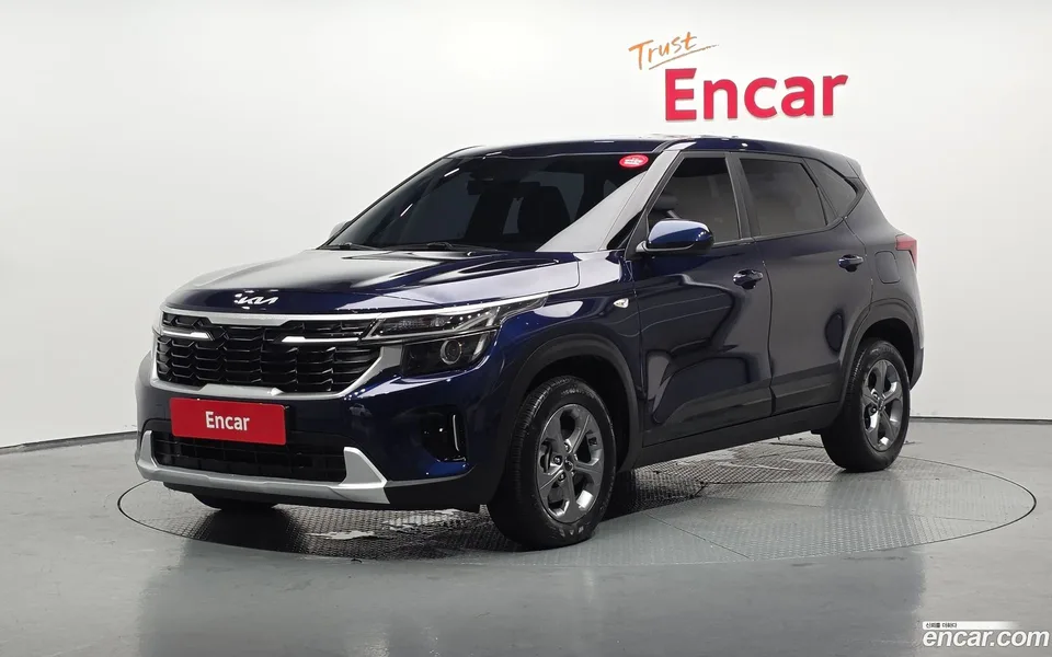 Kia Seltos 1.6 2WD 2023 — photo 1, buy with delivery to Moscow