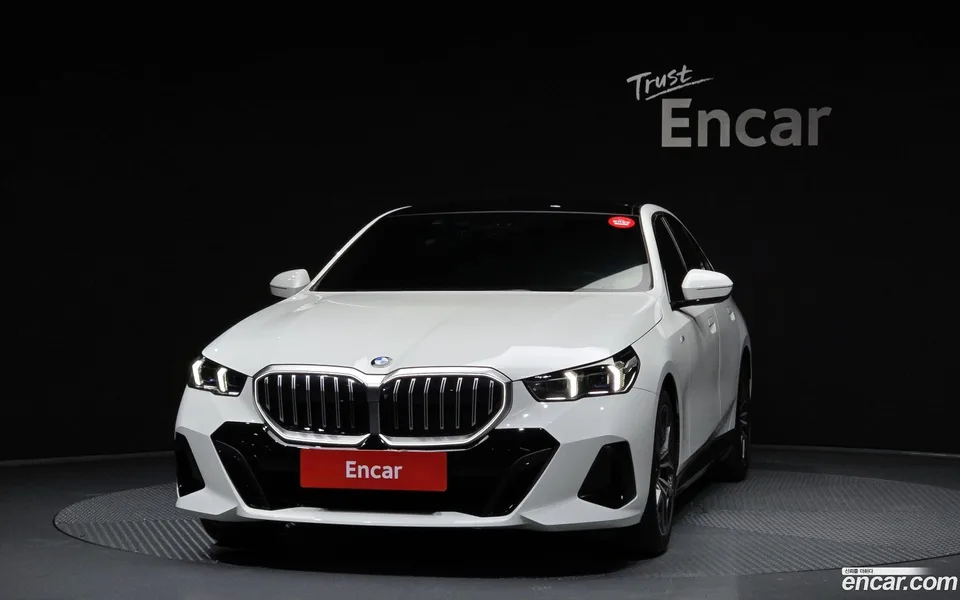 BMW 5 Series 520i M 2024 — thumbnail 3