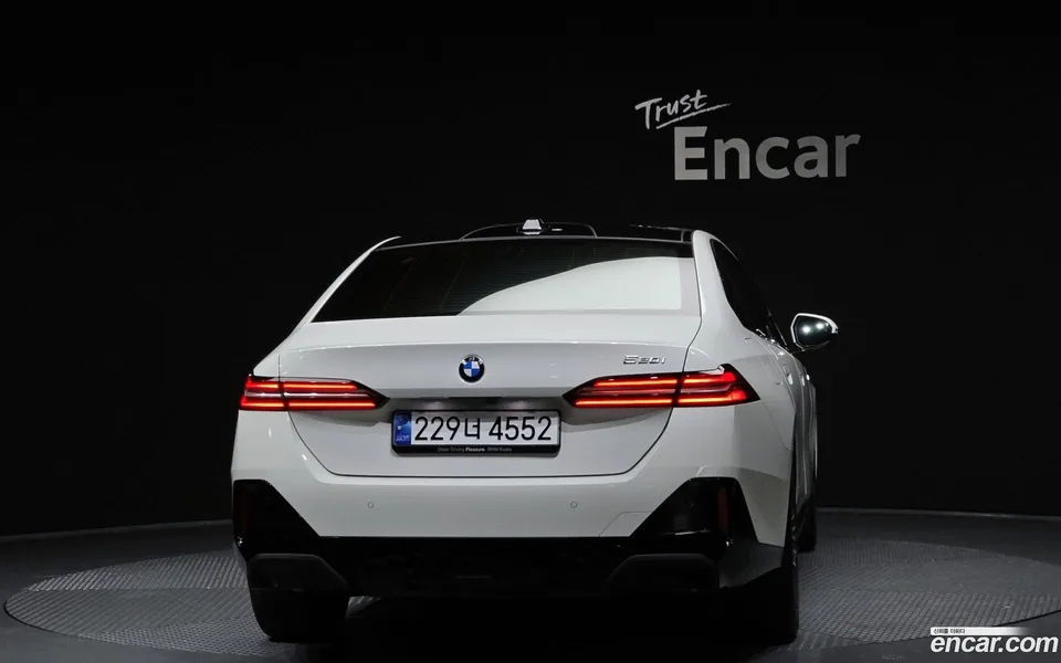 BMW 5 Series 520i M 2024 — thumbnail 4