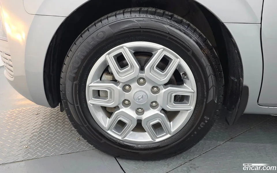 Hyundai Staria 11 2023 — thumbnail 2