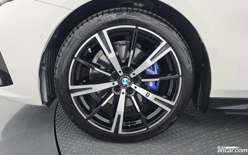 BMW 5 Series 530i xDrive M 2025 — миниатюра 5