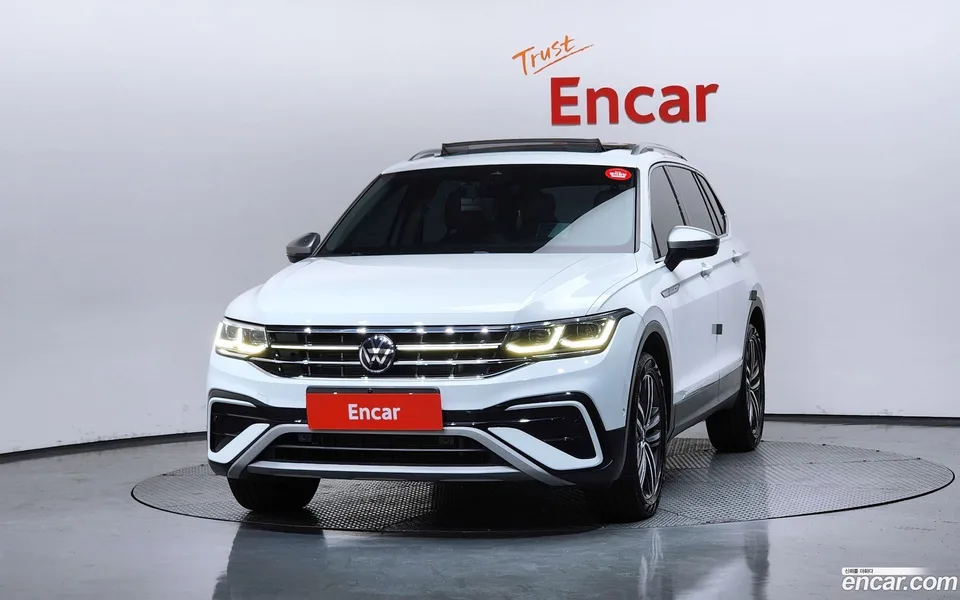 Volkswagen Tiguan Allspace 2.0 TSI 2023 — thumbnail 3
