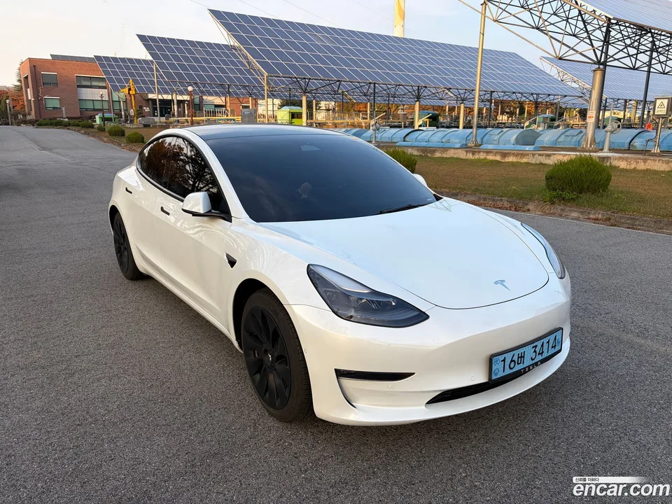 Tesla Model 3 AWD 2022 — photo 1, buy with delivery to Moscow