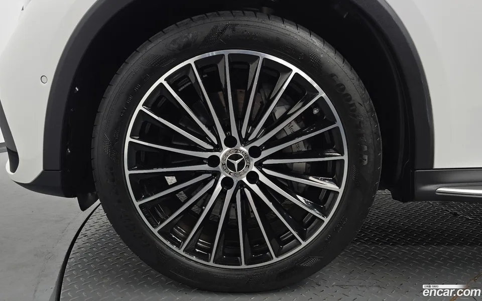 Mercedes-Benz GLC-Class GLC300 4MATIC AMG Line 2024 — thumbnail 5