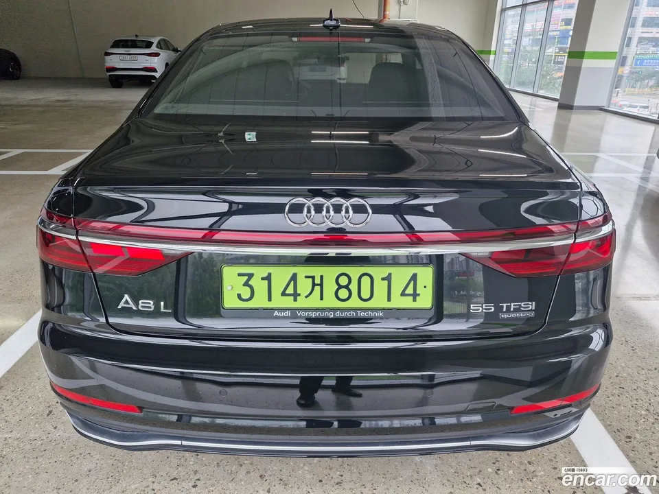 Audi A8 55 TFSI LWB 2023 — thumbnail 2