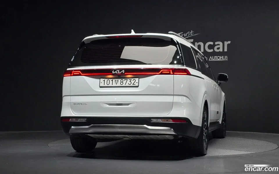 Kia Carnival 9 2023 — thumbnail 4